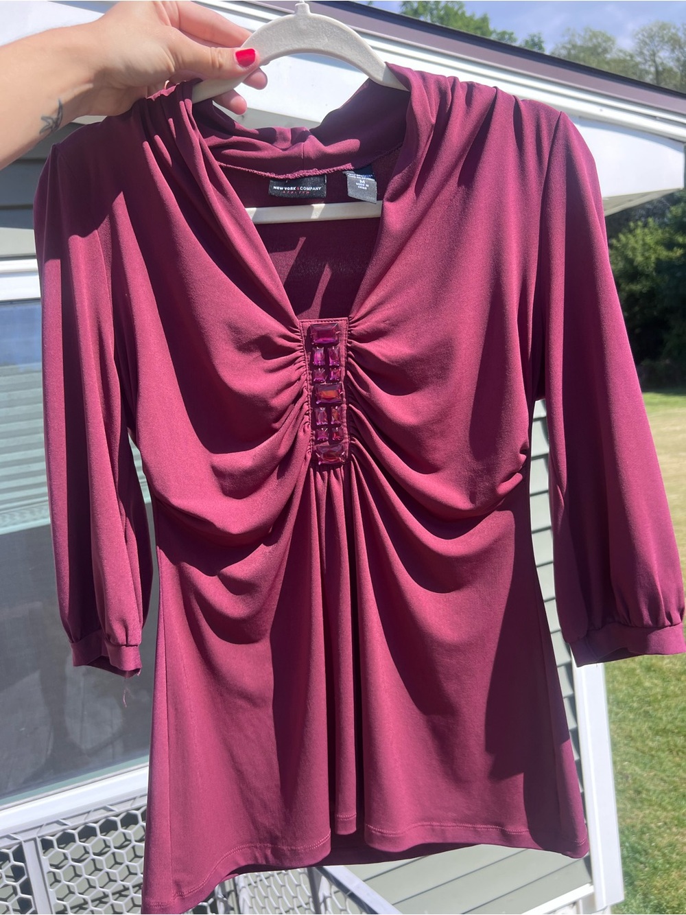 New York & Company Burgundy Gemstone Ruched V-Neck Top Medium